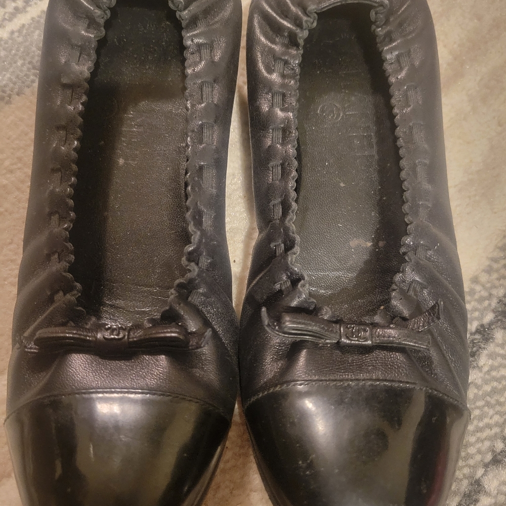 Used Beautiful  chanel  flats